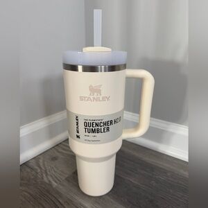 Stanley Quencher H2.0 Tumbler - Cream. Brand new, with tags.